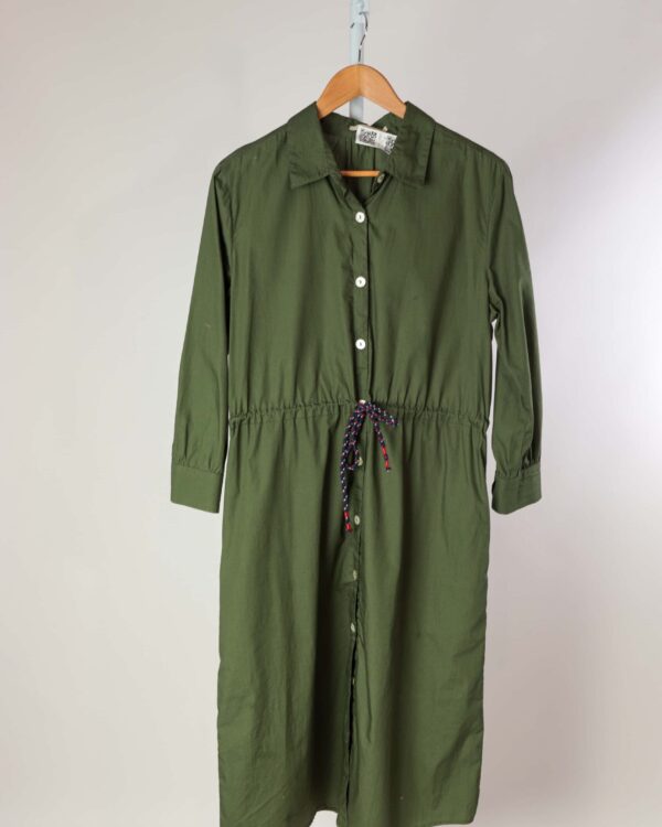 Vestido verde com cadarço na cintura e botões RICHARDS - tam 40