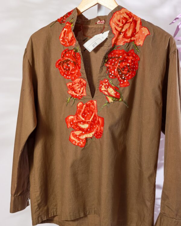 Blusa verde musgo com aplicação de chita IBÔ - M