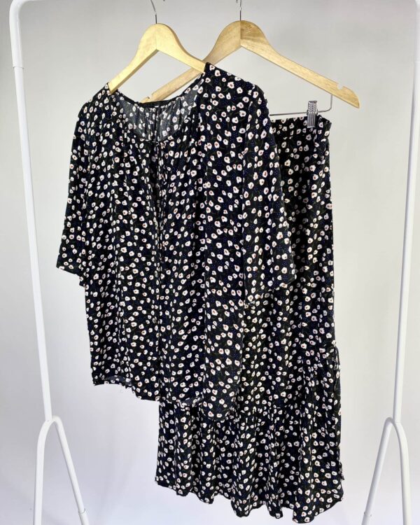 Conjunto preto saia e blusa com estamp CANTÃO - G