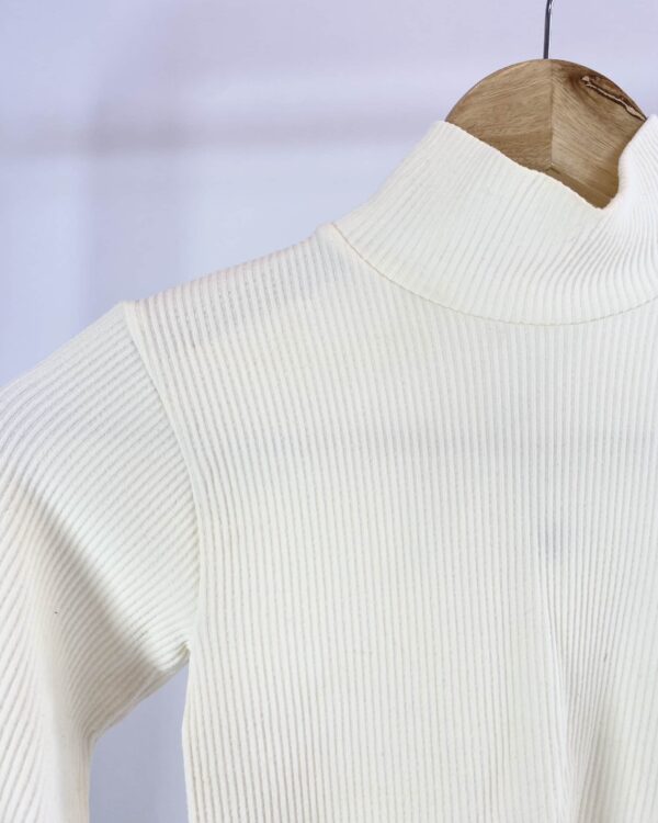 Blusa malha canelada off white - PP