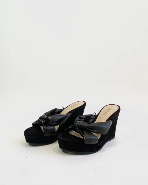 Plataforma puff preta com amarração SCHUTZ - 35 - VENDIDO SIST OTO