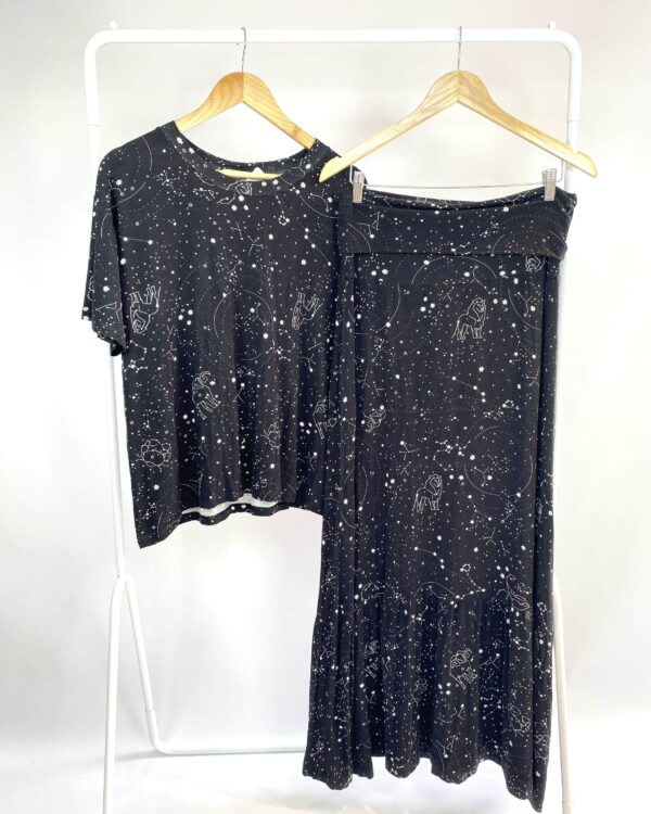 Conjunto saia e blusa malha preta estampa constelações CAROL BASSI - G