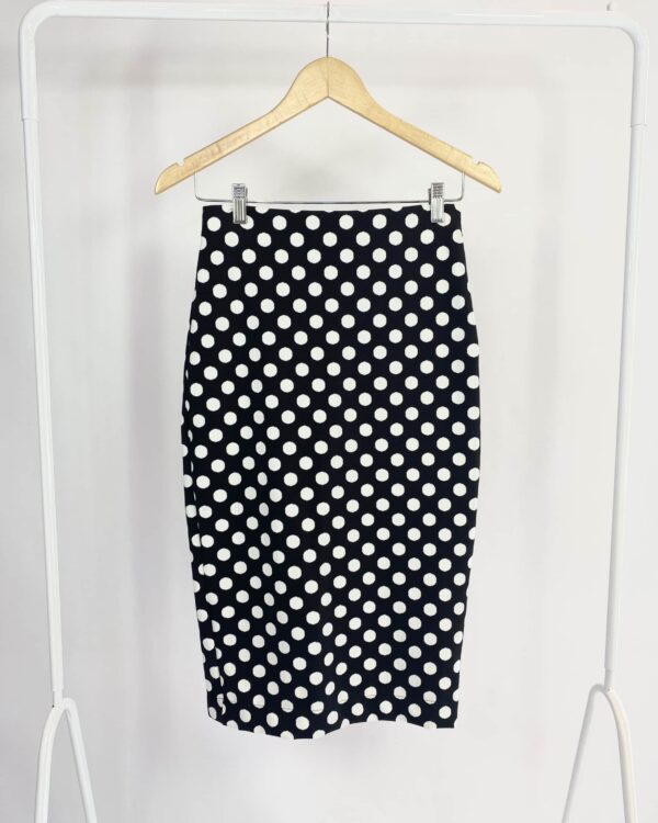 Saia lápis preta com poá branco EVA - P