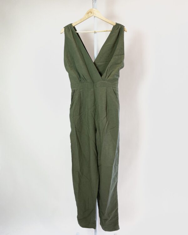 Macacão decote transpassado verde musgo CANTÃO - P