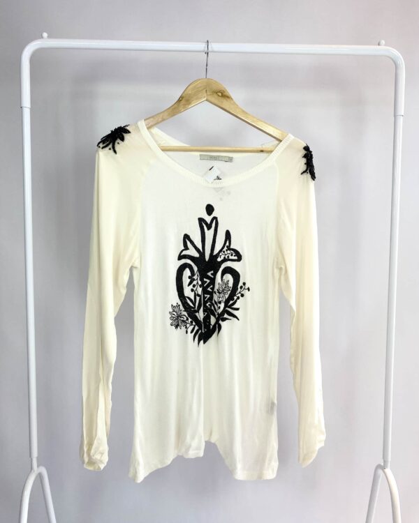 Blusa manga longa off tricot e seda estampa frente e bordado canutilhos ombro ANIMALE - G