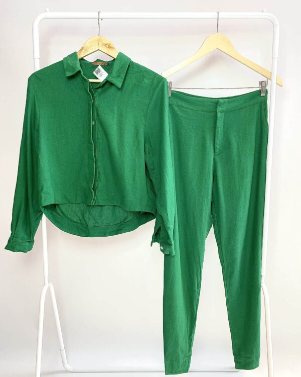 Conjunto linho verde calça e camisa ESC - P