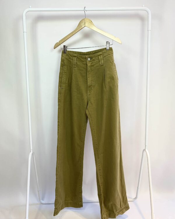 Calça sarja verde musgo pregas frente NV - 34