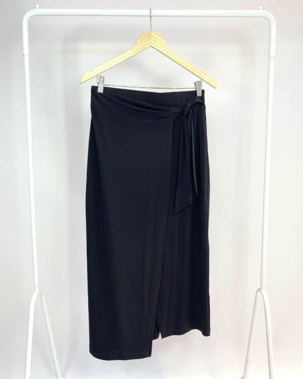 Saia pareo midi preta  ALOICIA - M ( NUNCA USADA)