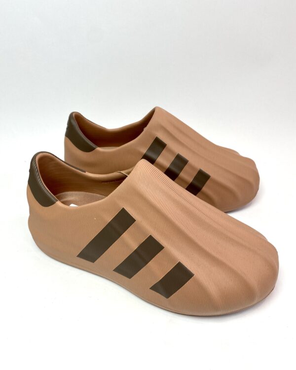 Tenis bege com listra ADIDAS - 37 *nunca usado*