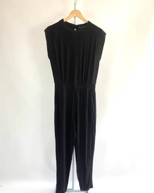 Macacão malha tricot preto detalhe canelado SHOULDER *nunca usado* - P - VENDIDO SISTEMA OTO