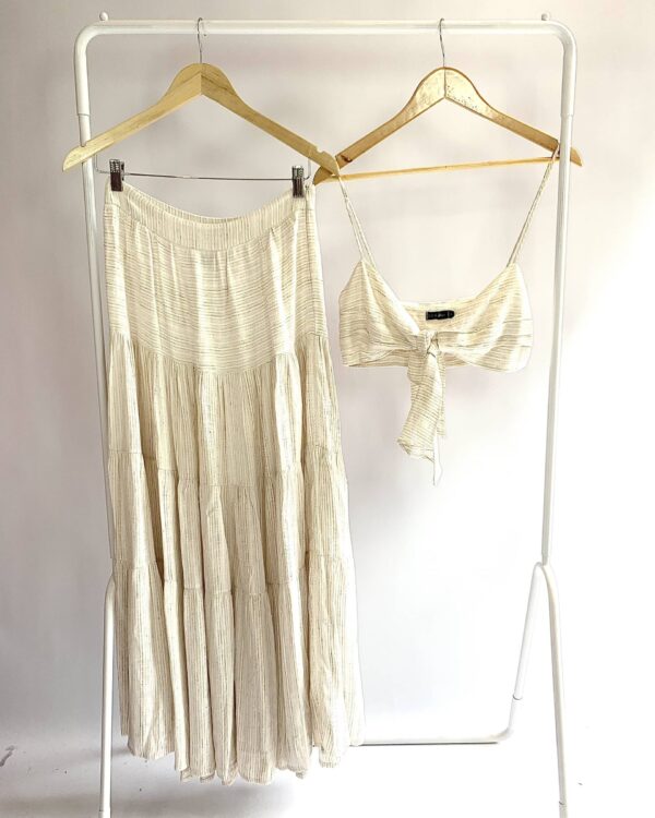Conjunto saia e cropped branco com listras ZEN CLOSET - P - VENDIDO SISTEMA OTO