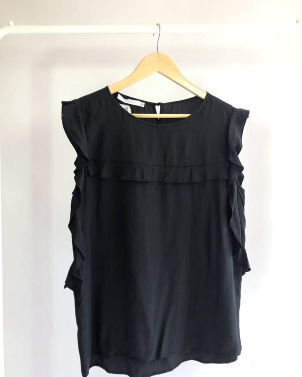 Blusa preta com babado ATEEN - 40