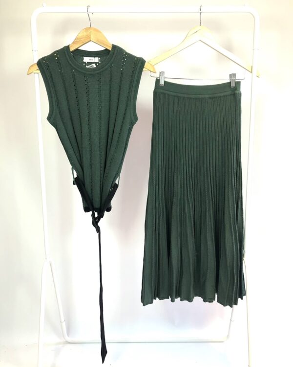 Conjunto saia e blusa tricot verde  MES - P *nunca usado* - VENDIDO SIST OTO