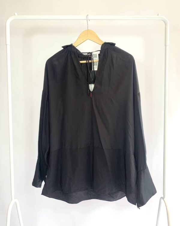 Blusa seda manga longa com amarração preta ANIMALE *nunca usada* - 40