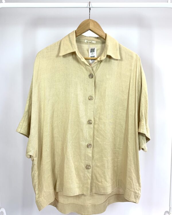 Camisa bege *nunca usada* ONNI - P - VENDIDO SISTEMA OTO