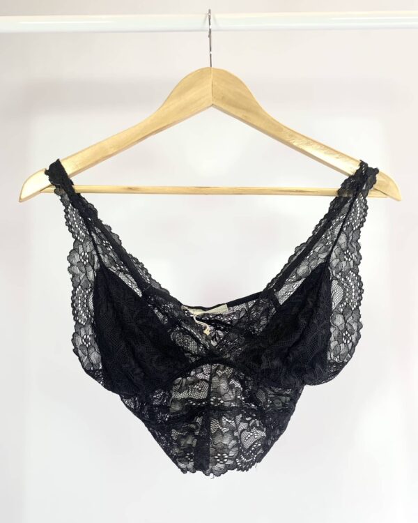 Top renda preto NV *nunca usado* - G