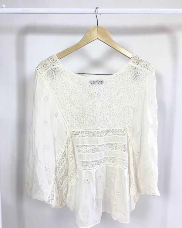 Blusa branca com detalhes de renda ANIMALE - 36