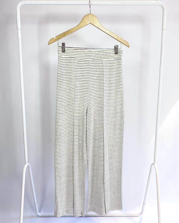 Calça pantalona malha tricot off com listras azul marinho MARIA FILÓ - M