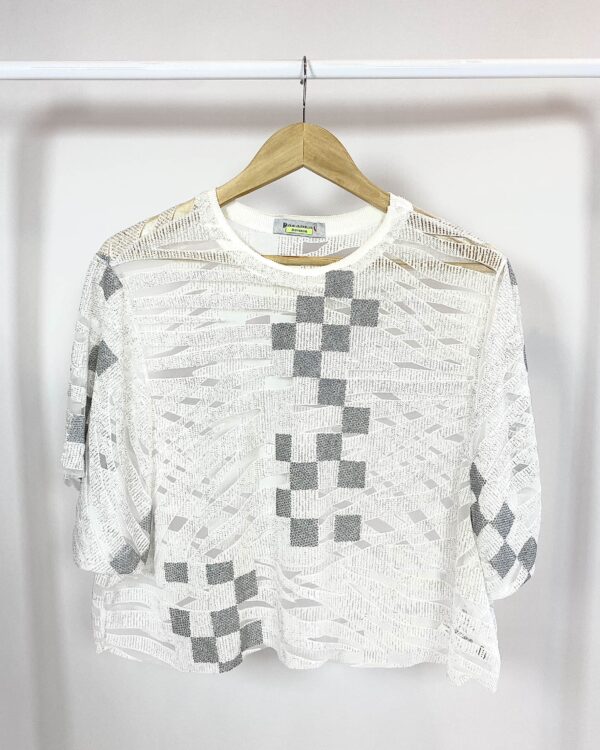 T-shirt cropped off transparencia com brilhos prata REVERSA - P