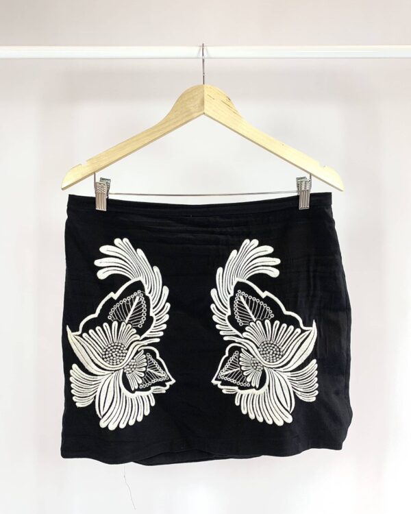 Saia curta preto bordado branco A.BRAND - 40 - VENDIDO SISTEMA OTO