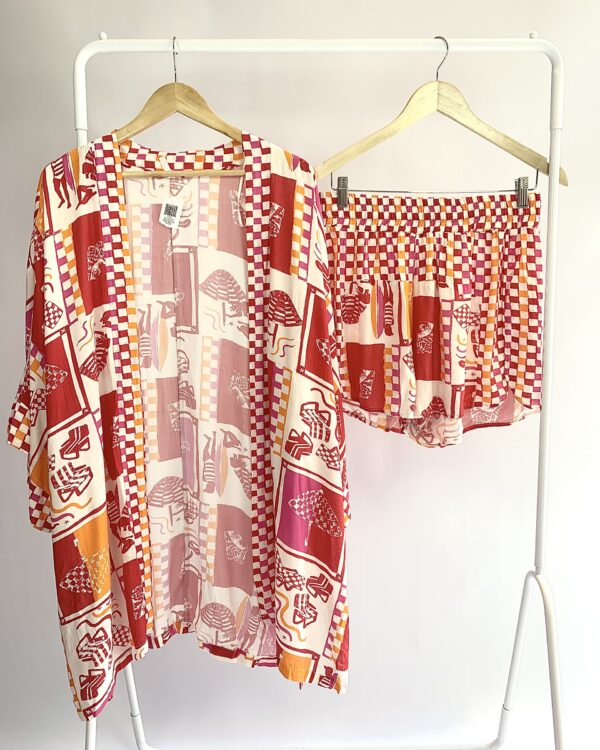 Conjunto kimono e short branco com estamp cores quentes BOSSA NOSSA - M