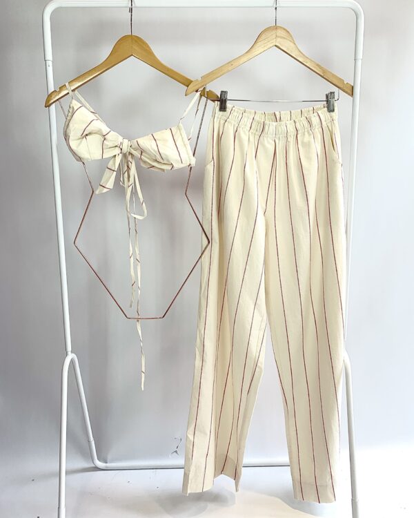 Conjunto calça e top bege listras vermelhas - P VENDIDO SISTEMA OTTO