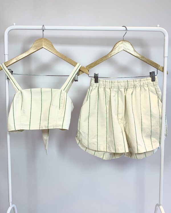 Conjunto short e cropped bege listras verde - M