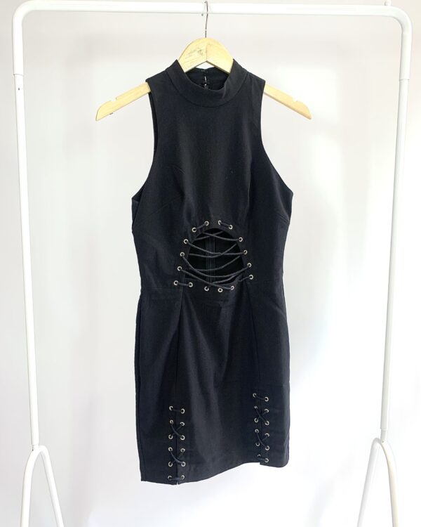 Vestido curto preto gola alta recorte cadarço frente FABULOUS AGILITÁ - 36