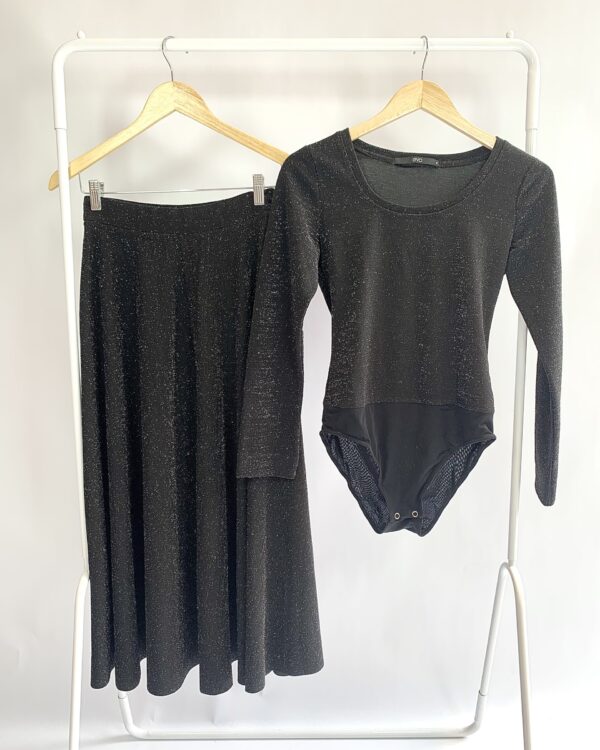 Conjunto body e saia midi godê preta com fios lurex EVA - P - VENDIDO SISTEMA OTO