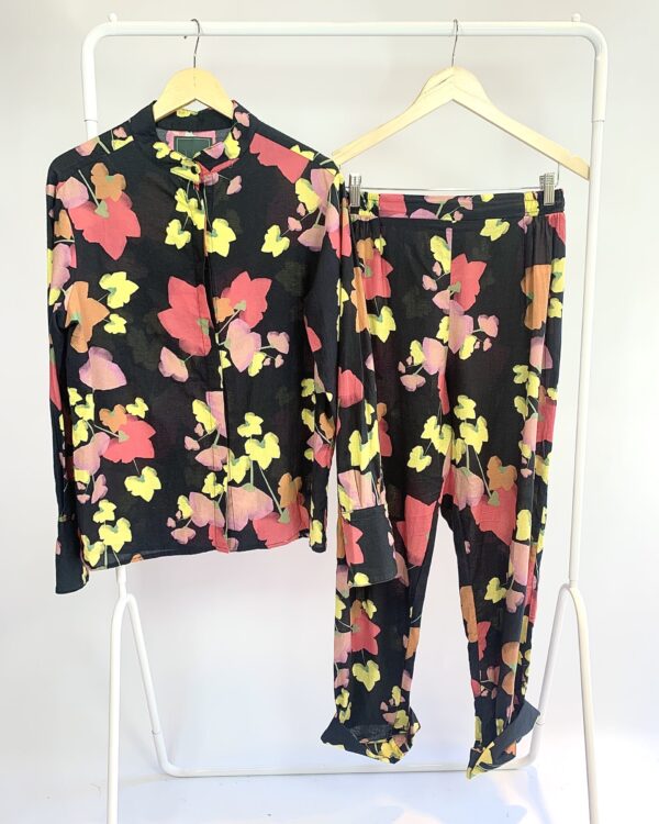 Conjunto preto com estamp flores MADNOMAND - M - VENDIDO SIST OTO