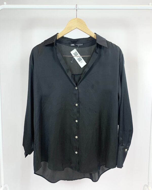 Camisa acetinada preta ZARA - M - VENDIDO SISTEMA OTO