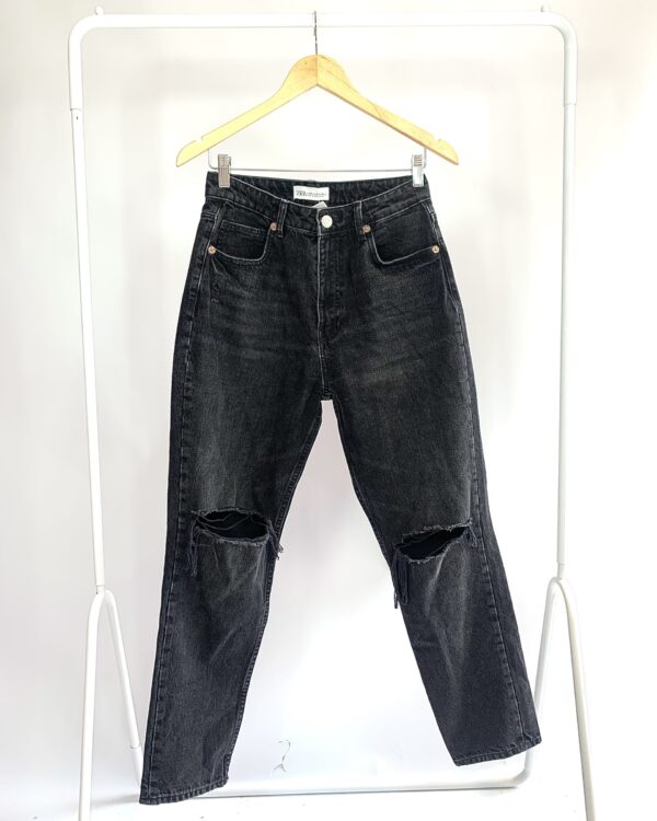 Calça mom jeans preta rasgo frente ZARA - 38 - VENDIDO SISTEMA OTTO
