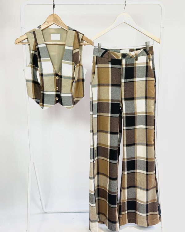 Conjunto colete e calça xadrez flanelada ocre, off e preto CHARRY - P