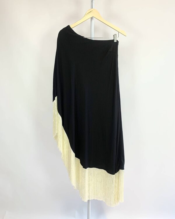 Vestido midi um ombro só preto detalhe franja champagne LILY FRANCO + PINGA - 36