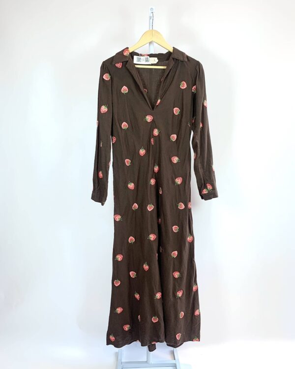 Vestido longo marrom com bordado morango CRIS BARROS - 38