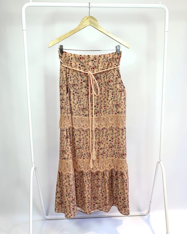 Saia longa em camadas rosê estampa flores e renda na barra GARNUS - P - VENDIDO SISTEMA OTO