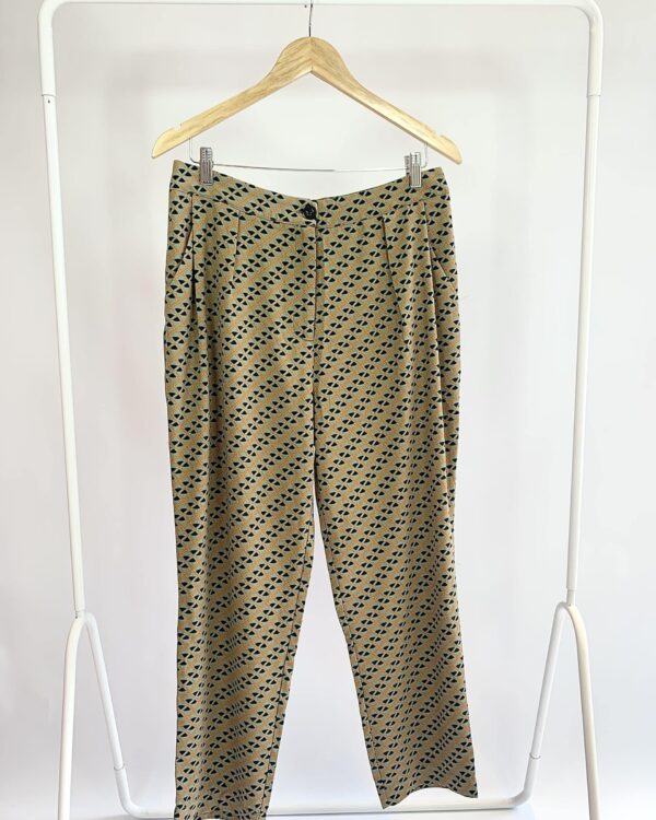 Calça verde estampa geométrica preta e laranja MARIA FILÓ - G - VENDIDO SISTEMA OTO