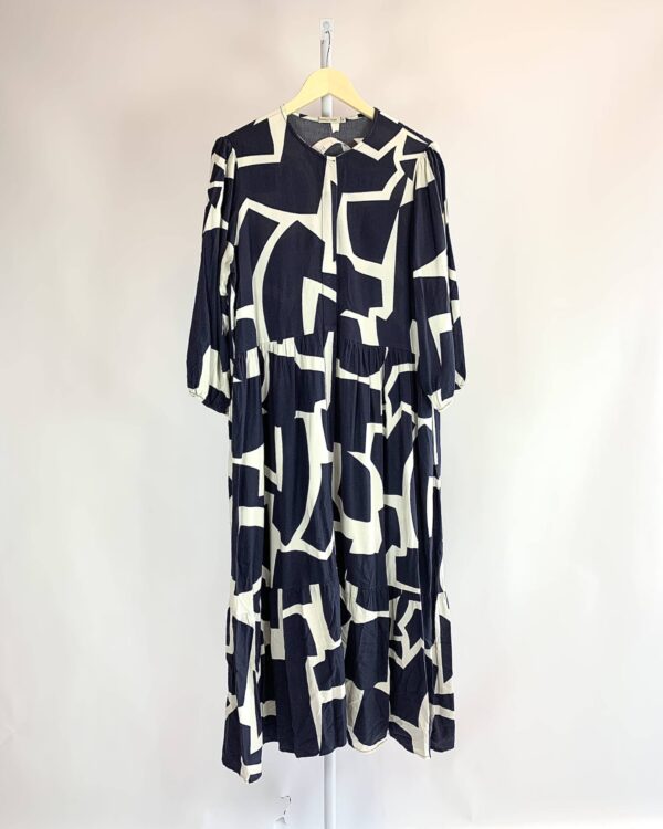 Vestido midi botões estampa azul marinho e off saia ampla VANESSA TOBLER - G - VENDIDO SISTEMA OTO