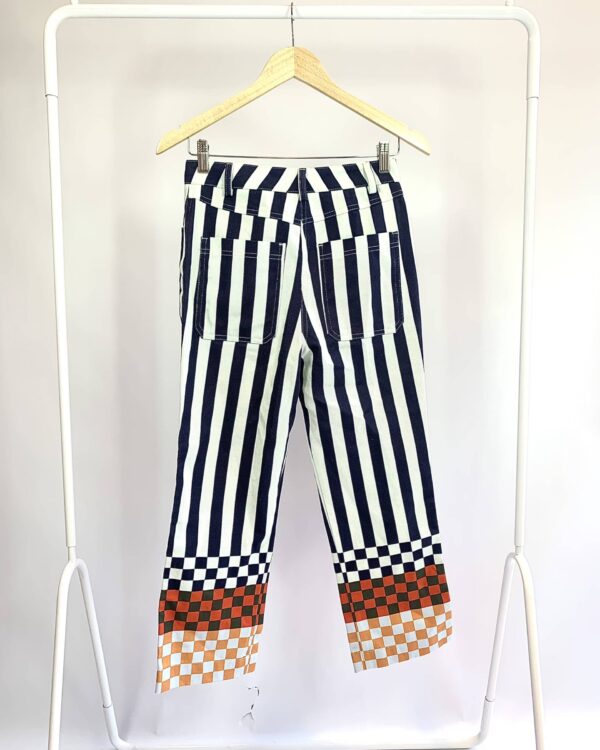 Calça sarja listrada detalhe na barra CRIS BARROS - 34