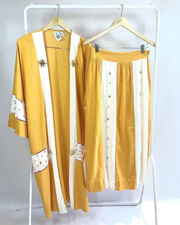 Conjunto saia e kimono branco com laranja com detalhes bordados FERNANDA DI BIASE - M