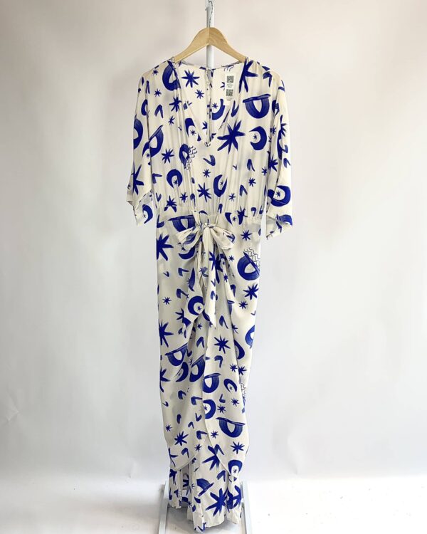 Macacão seda off com estampa lua e estrela azul A.BRAND - 42 - VENDIDO SISTEMA OTO