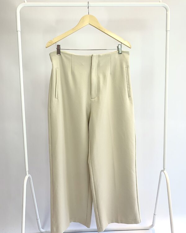 Calça bege ZARA - GG - VENDIDO SISTEMA OTO