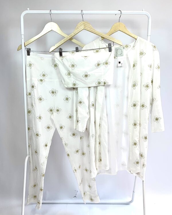 Trijunto branco com bordado em fios de lurex dourado calça top e kimono FERNANDA DI BIAISE - G