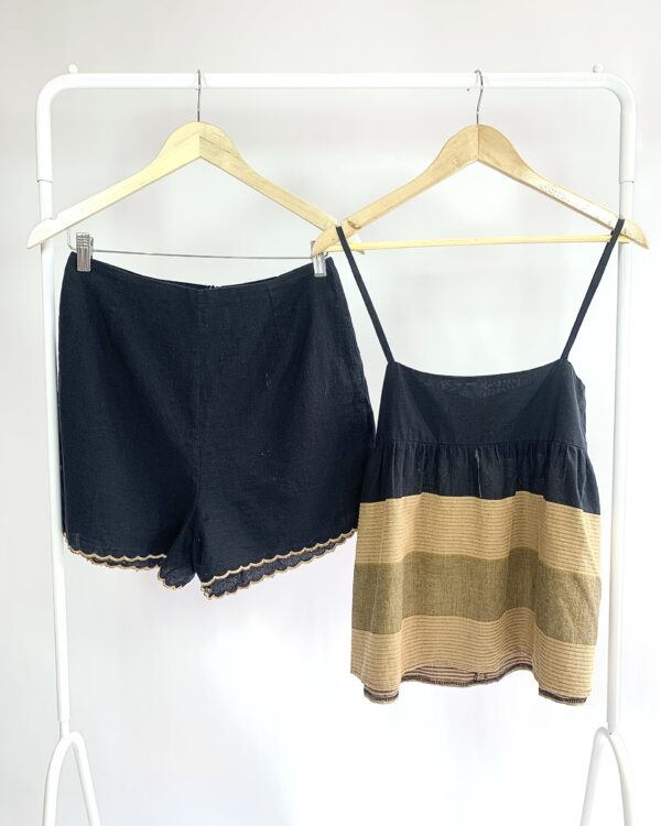 Short algodão preto detalhe na barra BATICHE - M