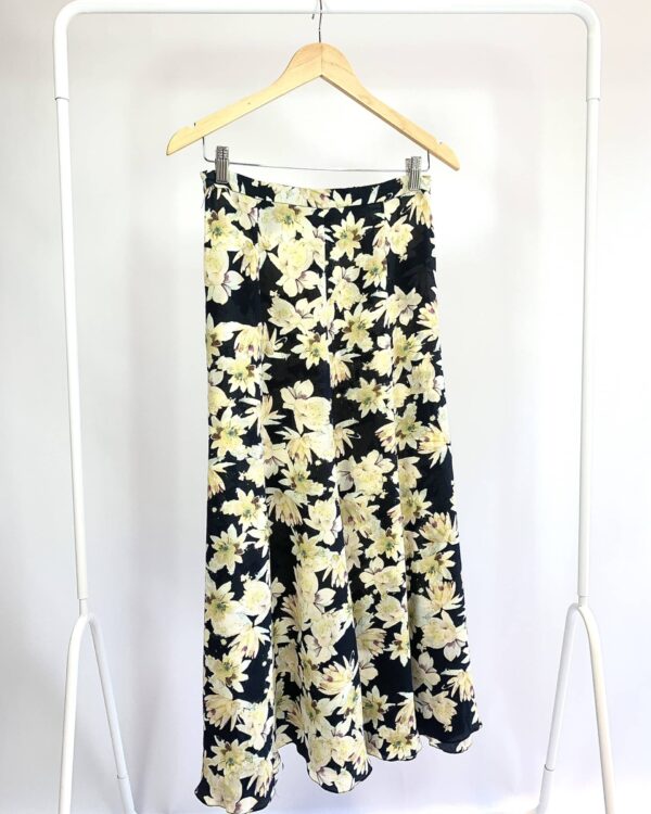 Saia midi godê preta estampa floral ANDREA MARQUES - 38 - VENDIDO SIST OTO