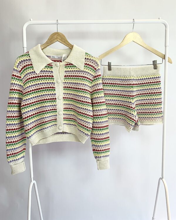 Conjunto cardigan e short tricot bege com listras coloridas ZARA - P
