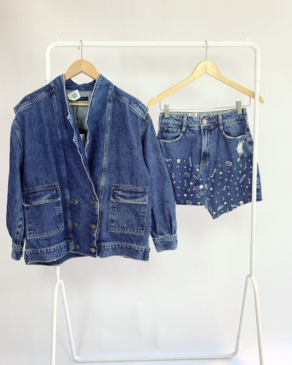 Conjunto jeans escurto jaqueta e saia com bordado L'CECCI - PP - VENDIDO SISTEMA OTO