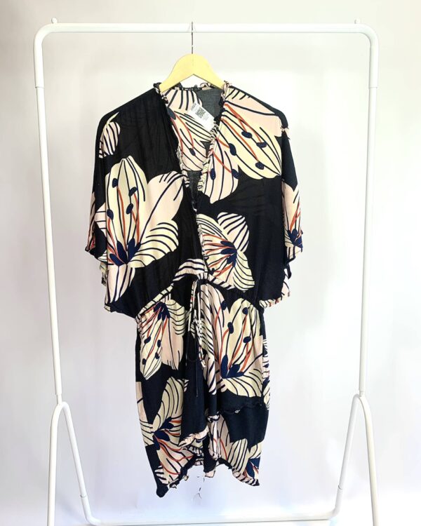 Vestido curto preto com estamp e manga CANTÃO - M - VENDIDO SISTEMA OTO