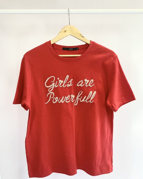 T-shirt moletinho vermelha bordado miçanga "girls are beautiful" EVA *nunca usada* - G - VENDIDO SISTEMA OTO