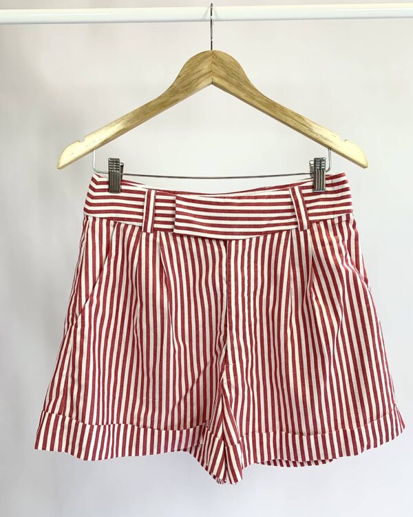 Short com listras vermelhas BOAH - M